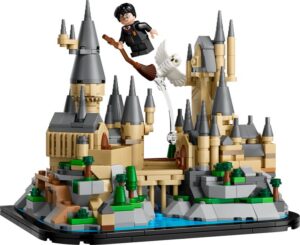 <span style="color:#d4af37;">Win the LEGO Mini Hogwarts Castle</span>